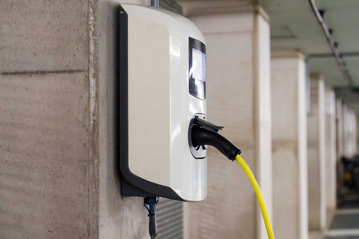 Installation borne de recharge IRVE au Pays Basque et sud des Landes