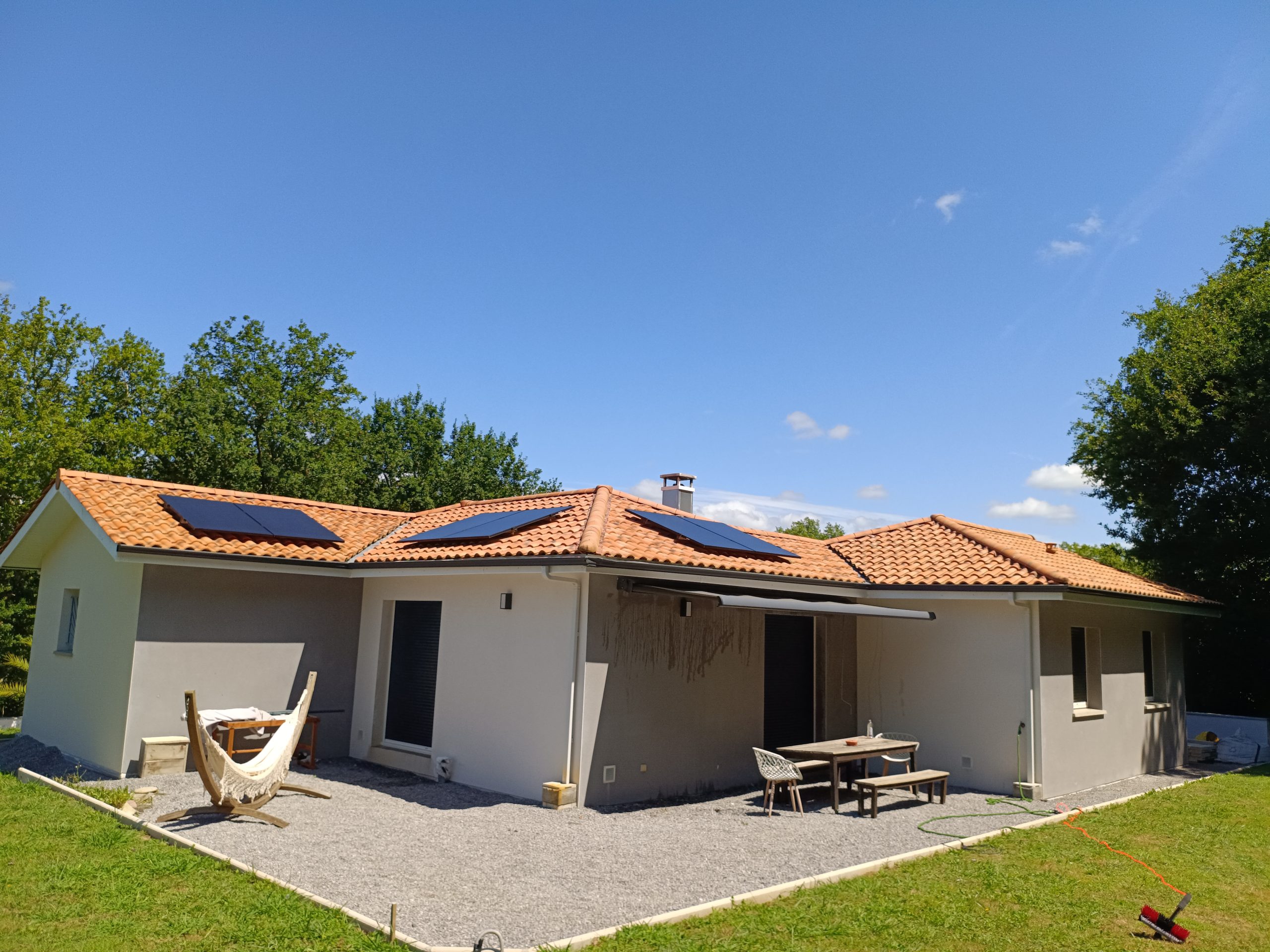 Installation panneaux solaires photovoltaïques dans les landes